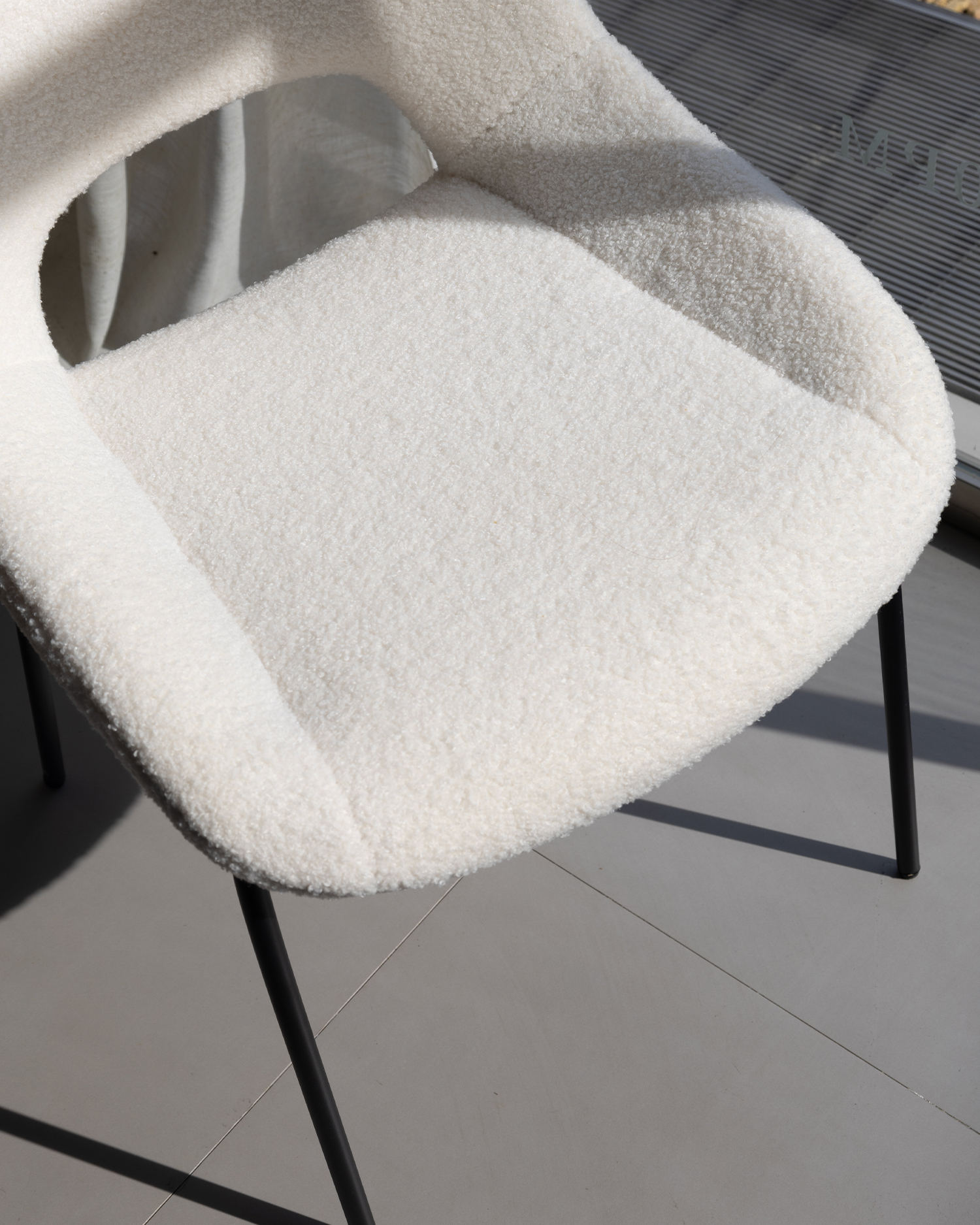 Matstol med ihålig rygg Matstol med ihålig rygg