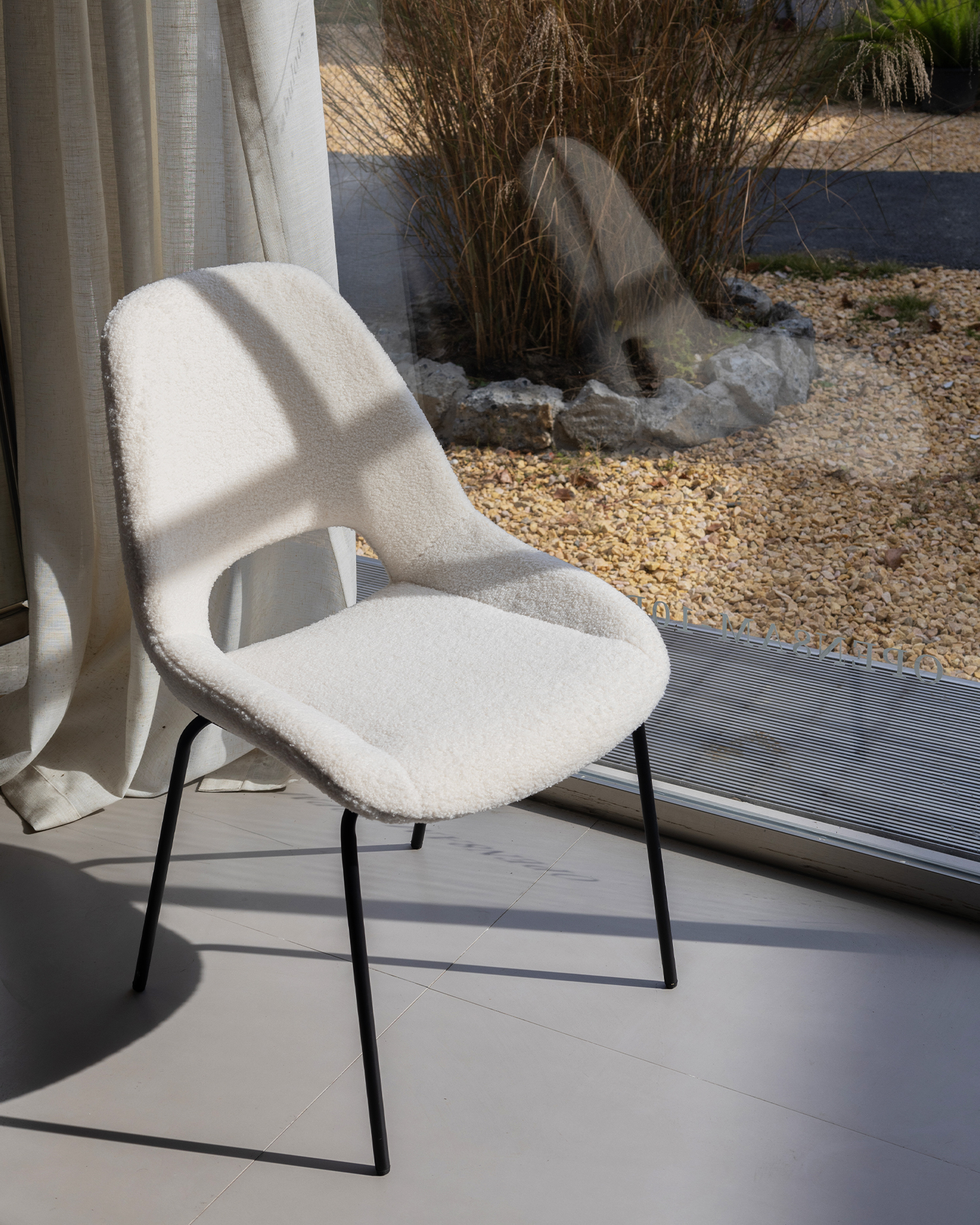 Matstol med ihålig rygg Matstol med ihålig rygg