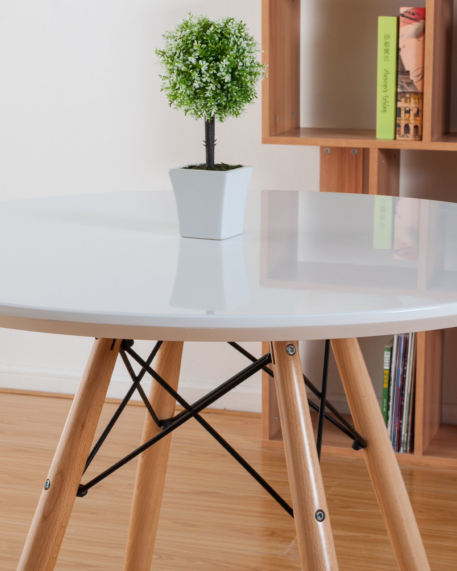 Nordisk rund trä matbord Nordisk rund trä matbord