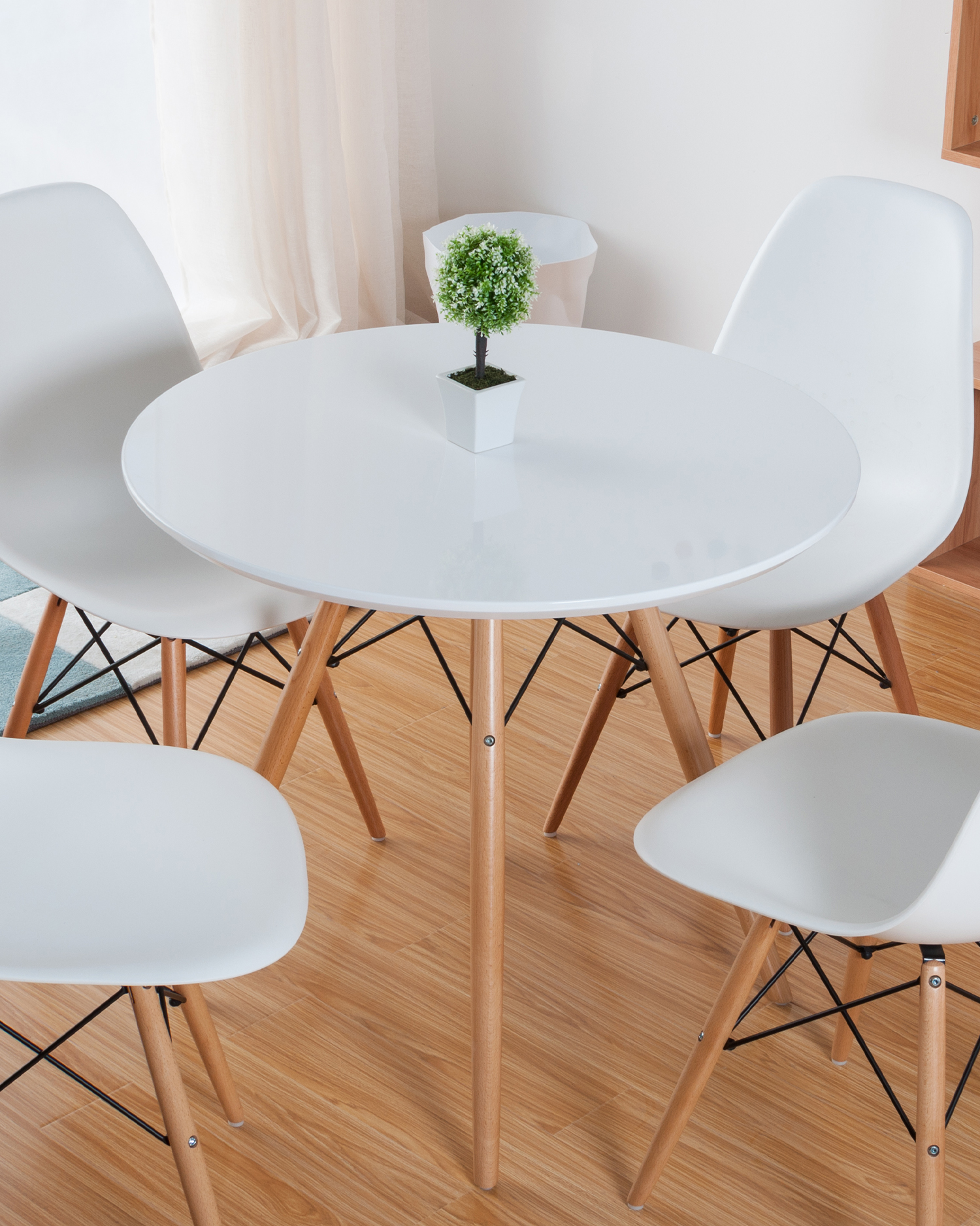 Nordisk rund trä matbord Nordisk rund trä matbord