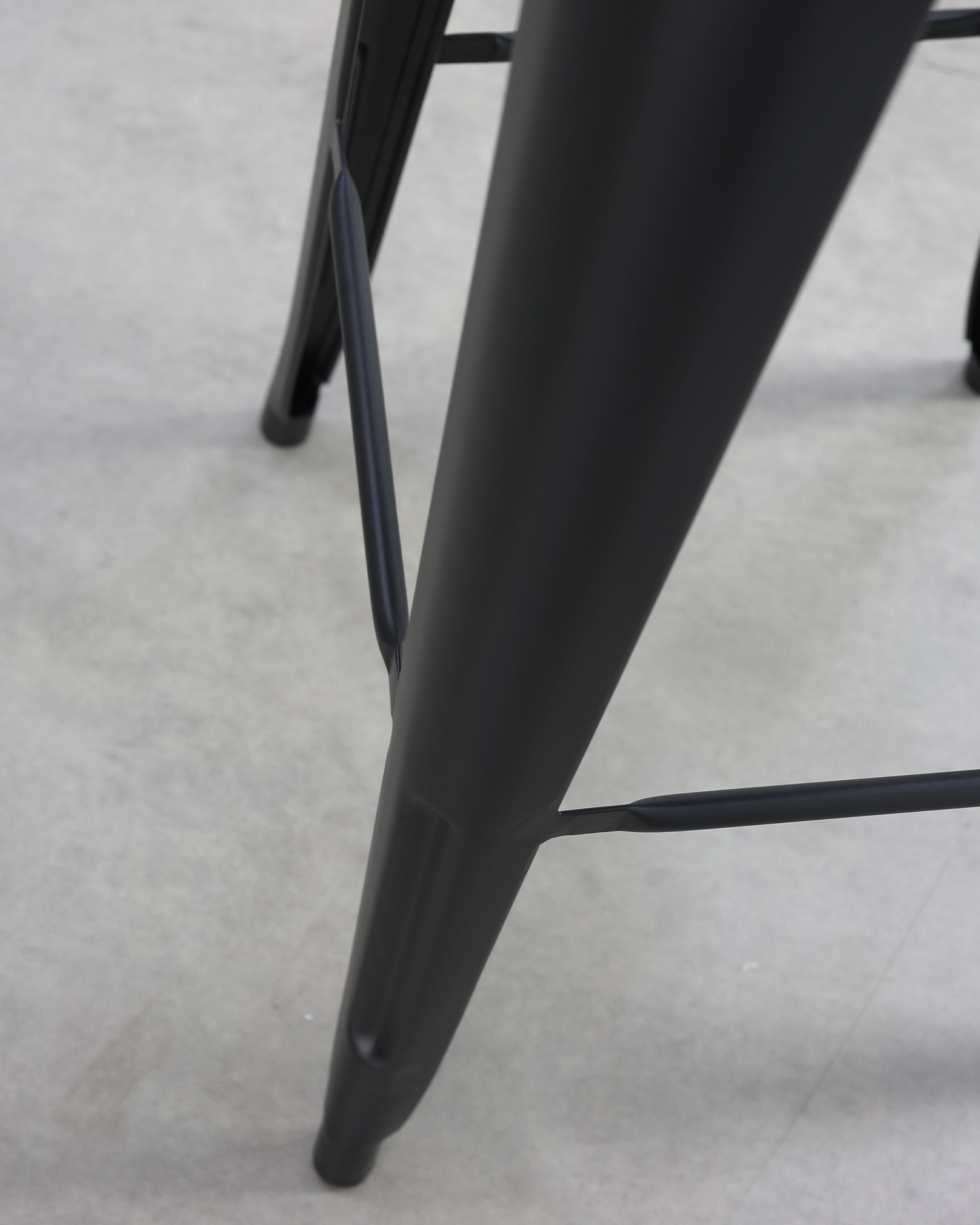 Retro svarta matgesignstolar Retro svarta matgesignstolar