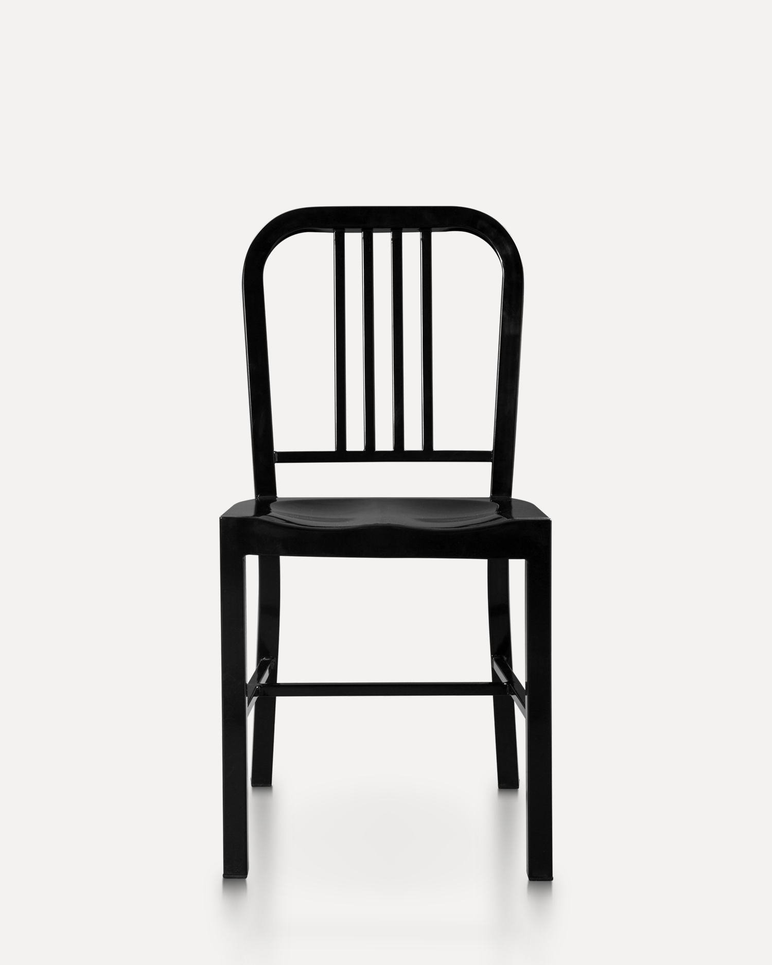 Tidlös designjärnstol Tidlös designjärnstol