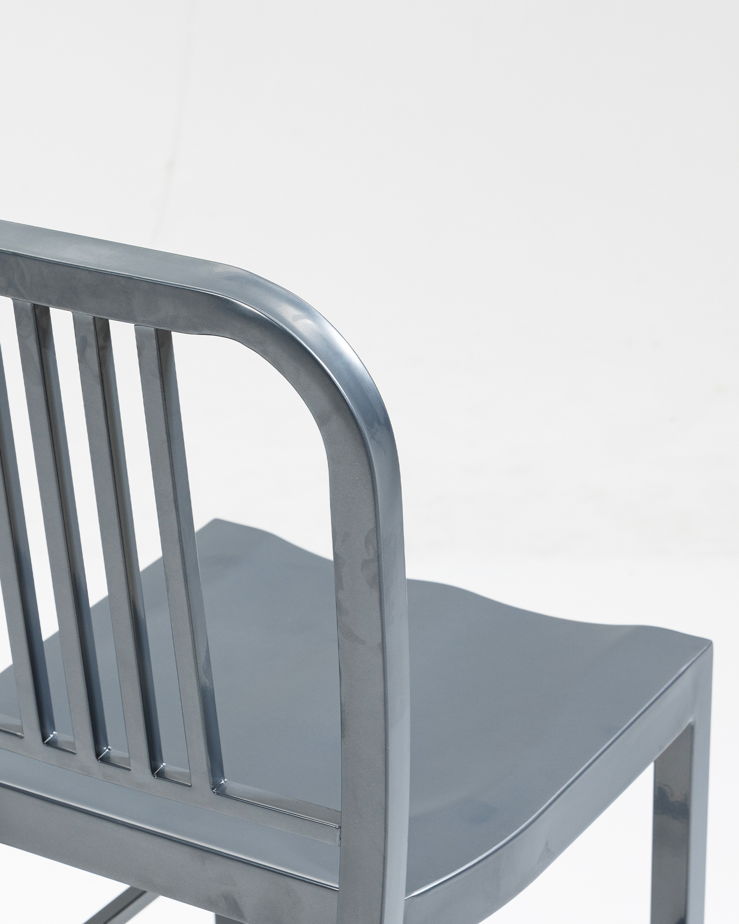 Tidlös designjärnstol Tidlös designjärnstol