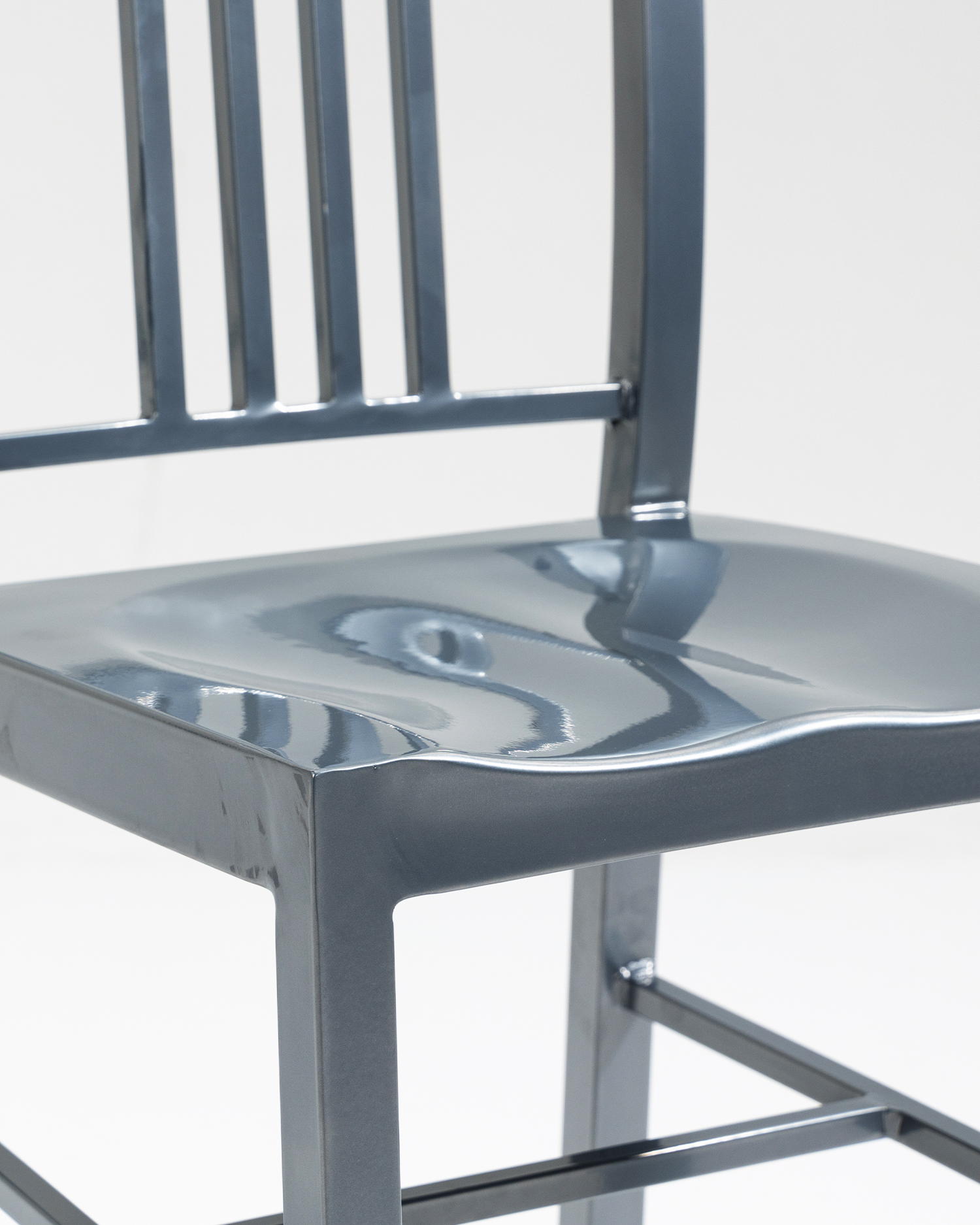 Tidlös designjärnstol Tidlös designjärnstol